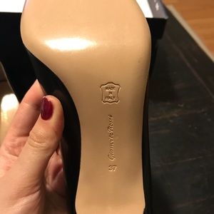 Gianvito Rossi black pumps. Size 37.
